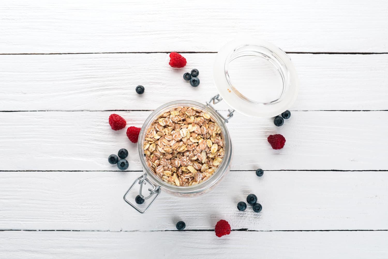 What is the difference between oats and granola?